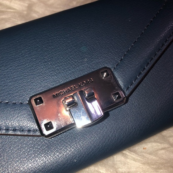 🦋 EUC MK Long Wallet 🦋 - Picture 3 of 9